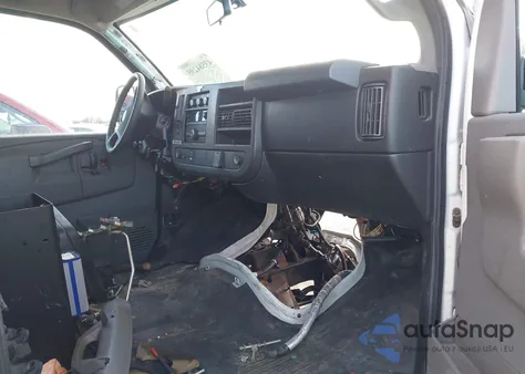 2017 Chevrolet Express 2500 Work Van z USA, uszkodzony, nr VIN 1GCWGAFF7H1233435